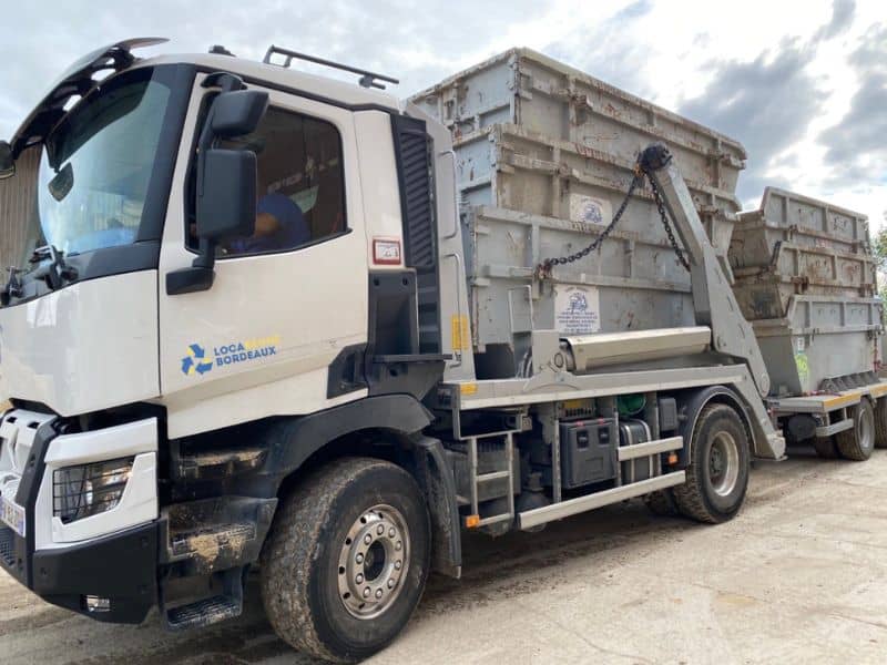 Camion et bennes Loca Benne Gironde livrés à Mérignac